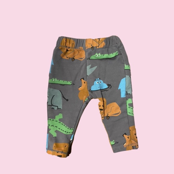 Zara sweat pants with crocodiles. Size 6-9 months. Excellent used condition - Picture 1 of 1